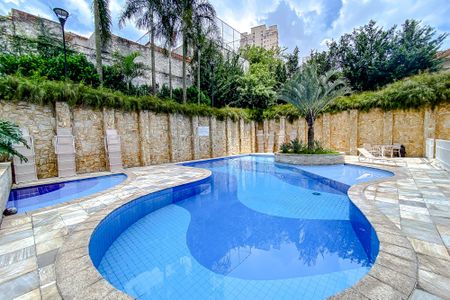 Apartamento à venda com 74m², 3 quartos e 1 vagaÁrea comum - Piscina