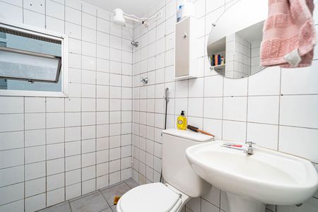 Banheiro de kitnet/studio para alugar com 1 quarto, 30m² em Bela Vista, São Paulo