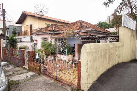 Fachada de casa à venda com 2 quartos, 600m² em Vila Vitorio Mazzei, São Paulo