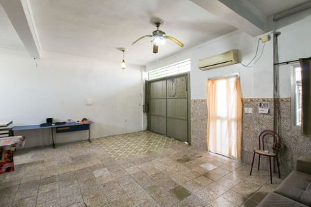 Casa à venda com 306m², 2 quartos e 1 vaga Casa à venda com 306m², 2 quartos e 1 vagaSala/Cozinha