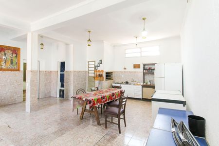 Casa à venda com 306m², 2 quartos e 1 vaga Casa à venda com 306m², 2 quartos e 1 vagaSala/Cozinha