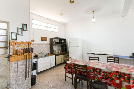 Casa à venda com 306m², 2 quartos e 1 vaga Casa à venda com 306m², 2 quartos e 1 vagaSala/Cozinha