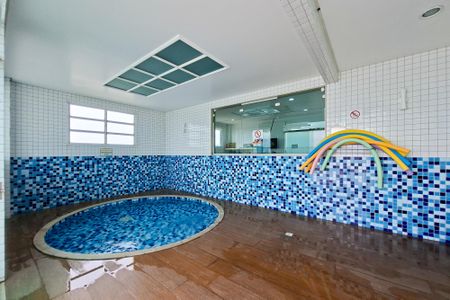 Apartamento para alugar com 110m², 3 quartos e 2 vagas Apartamento para alugar com 110m², 3 quartos e 2 vagasÁrea comum - Piscina aquecida