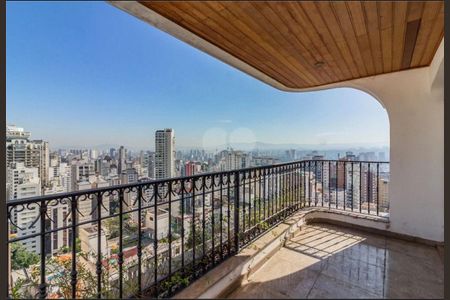 Apartamento à venda com 470m², 4 quartos e 6 vagasVaranda