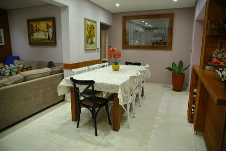 Casa à venda com 167m², 2 quartos e 3 vagasSala