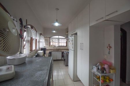 Casa à venda com 308m², 5 quartos e 2 vagasCozinha 