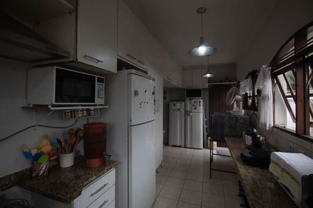 Casa à venda com 308m², 5 quartos e 2 vagasCozinha 