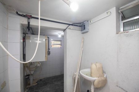 Casa à venda com 308m², 5 quartos e 2 vagasBanheiro 3