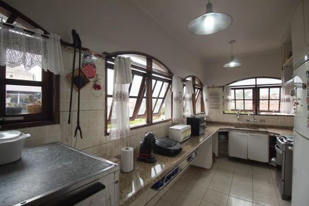 Casa à venda com 308m², 5 quartos e 2 vagasCozinha 