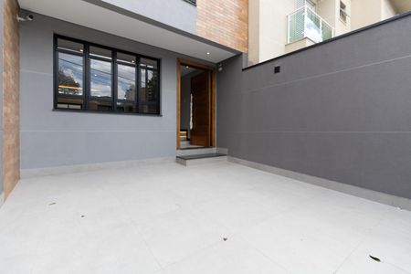 Casa à venda com 120m², 3 quartos e 2 vagas Casa à venda com 120m², 3 quartos e 2 vagasGaragem