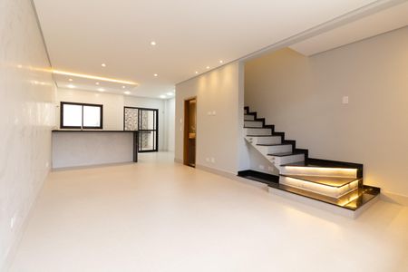 Casa à venda com 120m², 3 quartos e 2 vagas Casa à venda com 120m², 3 quartos e 2 vagasSala