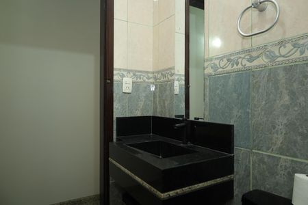 Casa para alugar com 750m², 3 quartos e 8 vagasBanheiro 2