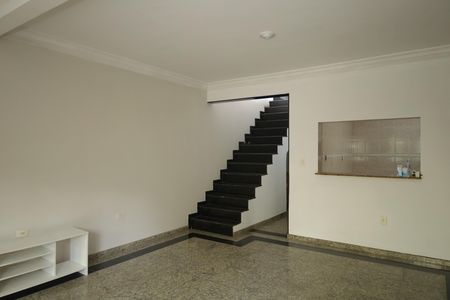 Casa para alugar com 750m², 3 quartos e 8 vagasSala