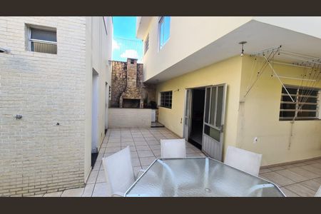Casa para alugar com 400m², 5 quartos e 5 vagasÁrea externa