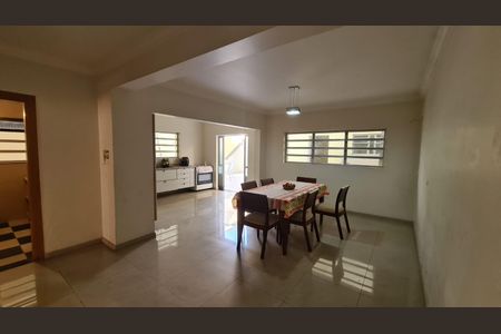 Casa para alugar com 400m², 5 quartos e 5 vagasCozinha