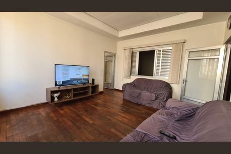 Casa para alugar com 400m², 5 quartos e 5 vagasSala de tv