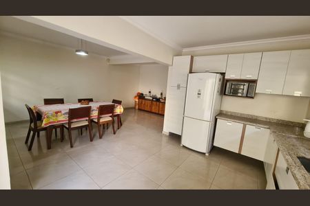 Casa para alugar com 400m², 5 quartos e 5 vagasCozinha