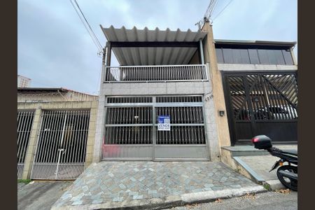 Casa à venda com 200m², 2 quartos e 2 vagas Casa à venda com 200m², 2 quartos e 2 vagasFachada