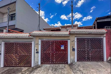 Casa à venda com 121m², 2 quartos e 2 vagas Casa à venda com 121m², 2 quartos e 2 vagasFachada