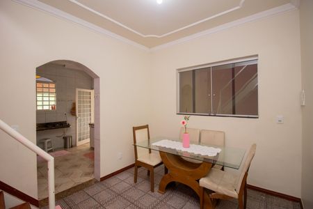 Casa para alugar com 360m², 3 quartos e 4 vagas Casa para alugar com 360m², 3 quartos e 4 vagasCozinha e Copa