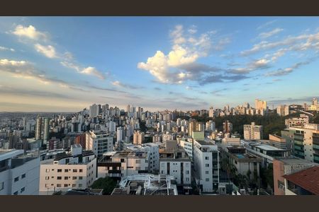 Apartamento para alugar com 210m², 4 quartos e 3 vagasVista 