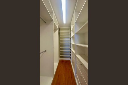 Apartamento para alugar com 210m², 4 quartos e 3 vagasCloset