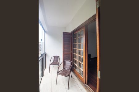 Casa à venda com 400m², 3 quartos e 2 vagas Casa à venda com 400m², 3 quartos e 2 vagasVaranda