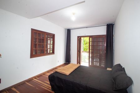 Casa à venda com 400m², 3 quartos e 2 vagas Casa à venda com 400m², 3 quartos e 2 vagasQuarto