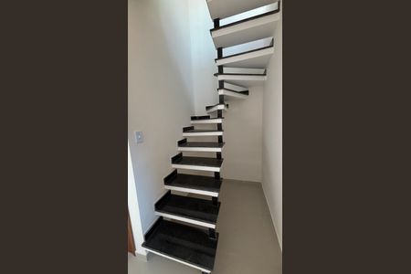 Apartamento para alugar com 90m², 3 quartos e 1 vaga Apartamento para alugar com 90m², 3 quartos e 1 vagaEscada