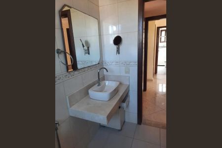 Casa à venda com 1400m², 4 quartos e 4 vagas Casa à venda com 1400m², 4 quartos e 4 vagasBanheiro