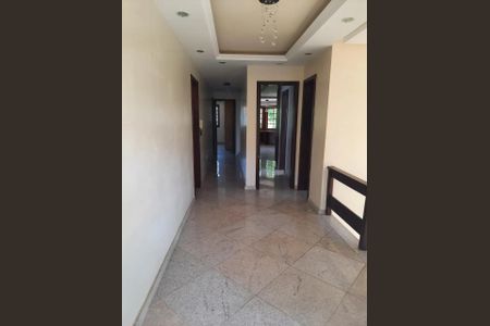 Casa à venda com 1400m², 4 quartos e 4 vagas Casa à venda com 1400m², 4 quartos e 4 vagasCorredor