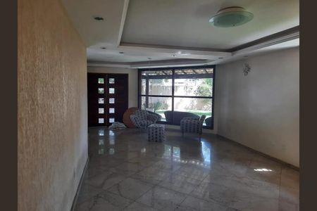 Casa à venda com 1400m², 4 quartos e 4 vagas Casa à venda com 1400m², 4 quartos e 4 vagasSala