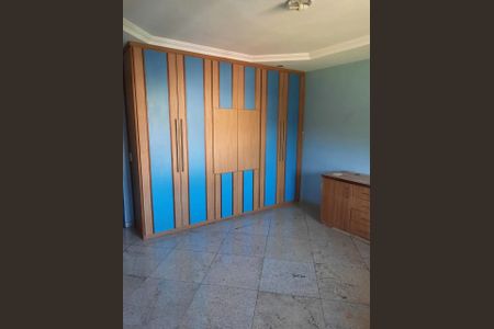 Casa à venda com 1400m², 4 quartos e 4 vagas Casa à venda com 1400m², 4 quartos e 4 vagasQuarto