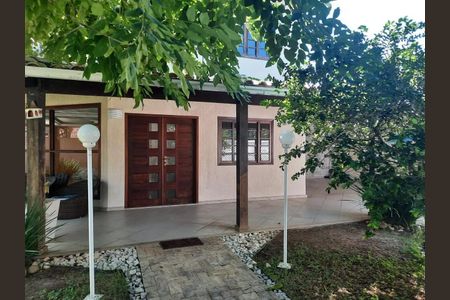 Casa à venda com 1400m², 4 quartos e 4 vagas Casa à venda com 1400m², 4 quartos e 4 vagasÁrea externa