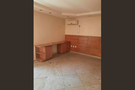 Casa à venda com 1400m², 4 quartos e 4 vagas Casa à venda com 1400m², 4 quartos e 4 vagasQuarto