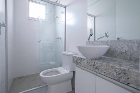 Apartamento para alugar com 77m², 3 quartos e 2 vagasBanheiro social 