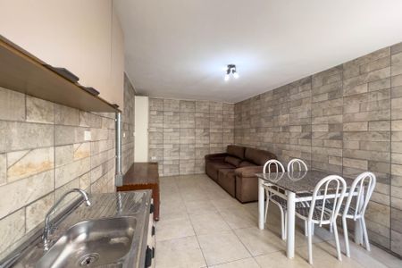 Casa de condomínio para alugar com 50m², 1 quarto e sem vaga Casa de condomínio para alugar com 50m², 1 quarto e sem vagaSala e cozinha