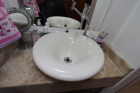 Apartamento à venda com 56m², 2 quartos e 1 vagaBanheiro - Pia