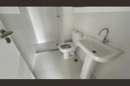 Apartamento à venda com 83m², 2 quartos e 1 vaga Apartamento à venda com 83m², 2 quartos e 1 vagaBanheiro Social