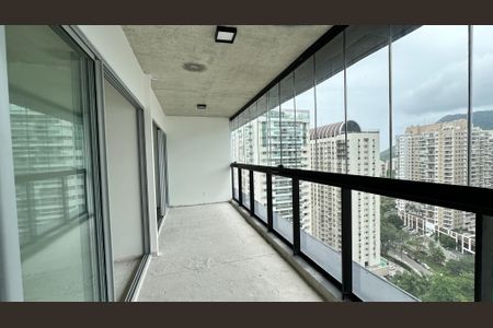 Apartamento à venda com 83m², 2 quartos e 1 vaga Apartamento à venda com 83m², 2 quartos e 1 vagaVaranda