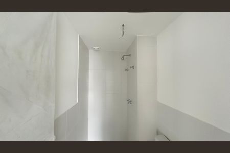 Apartamento à venda com 83m², 2 quartos e 1 vaga Apartamento à venda com 83m², 2 quartos e 1 vagaBanheiro Social