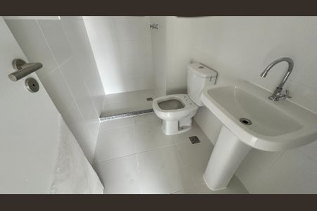 Apartamento à venda com 83m², 2 quartos e 1 vaga Apartamento à venda com 83m², 2 quartos e 1 vagaBanheiro Social