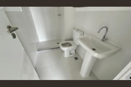 Apartamento à venda com 83m², 2 quartos e 1 vaga Apartamento à venda com 83m², 2 quartos e 1 vagaBanheiro Social