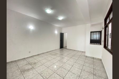 Casa à venda com 150m², 5 quartos e 2 vagas Casa à venda com 150m², 5 quartos e 2 vagasSala