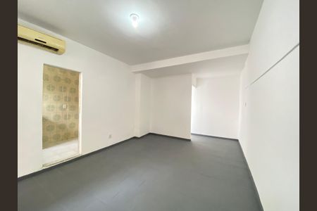 Casa à venda com 150m², 5 quartos e 2 vagas Casa à venda com 150m², 5 quartos e 2 vagasCasa 2 / Sala