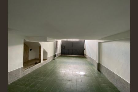 Casa à venda com 150m², 5 quartos e 2 vagas Casa à venda com 150m², 5 quartos e 2 vagasGaragem