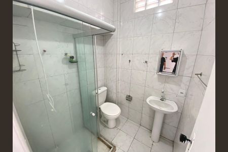 Casa à venda com 150m², 5 quartos e 2 vagas Casa à venda com 150m², 5 quartos e 2 vagasCasa 2 / banheiro