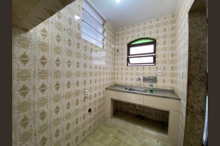 Casa à venda com 150m², 5 quartos e 2 vagas Casa à venda com 150m², 5 quartos e 2 vagasCozinha