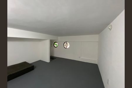 Casa à venda com 150m², 5 quartos e 2 vagas Casa à venda com 150m², 5 quartos e 2 vagasEscritório