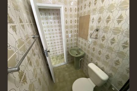 Casa à venda com 150m², 5 quartos e 2 vagas Casa à venda com 150m², 5 quartos e 2 vagasBanheiro 2